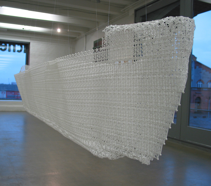 Boot, 2007, 60x 260x 30cm, ca.3000 KnüpferliFoto: Michael Wendt, Bremen